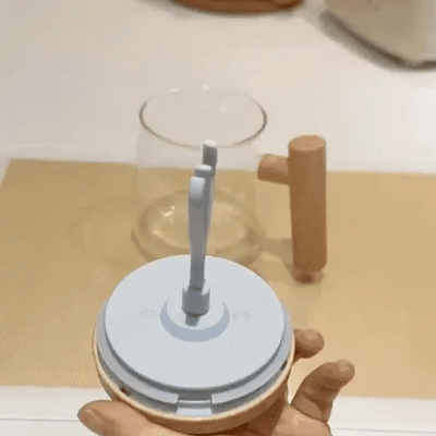 Self-Stirring Mug – Rechargeable & Effortless Mixing